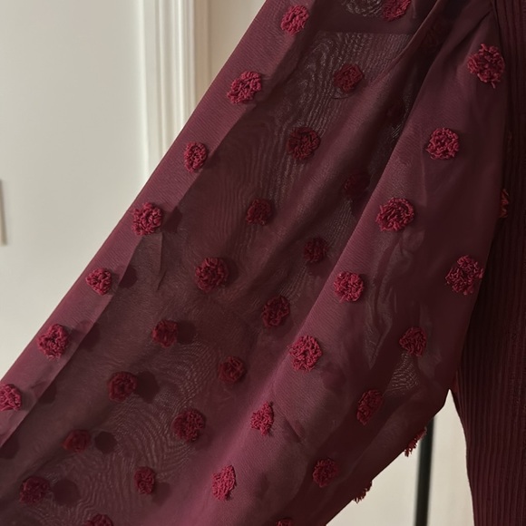 Lulu’s red polka dot sleeve sweater - Picture 3 of 3